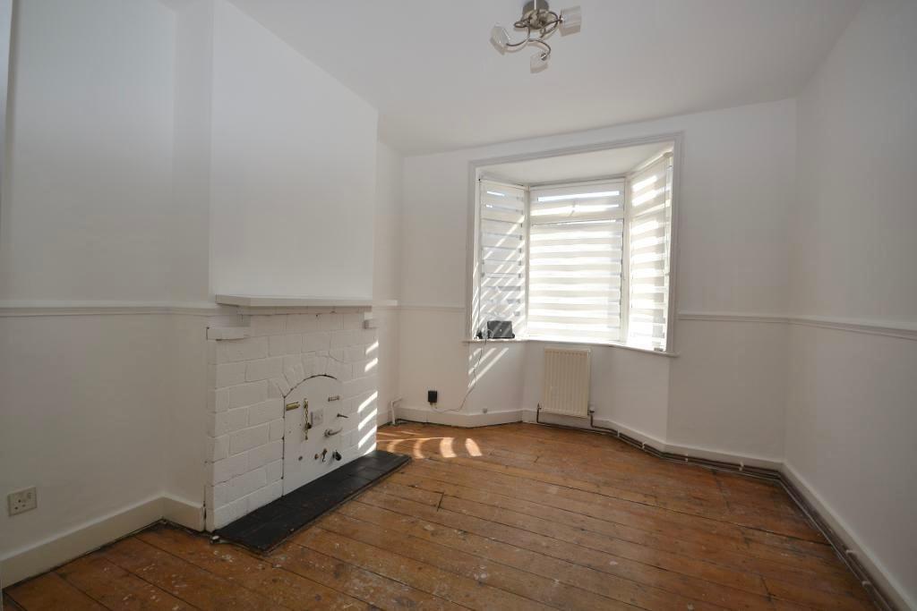 3 Bedroom Terraced for Sale in Newport Pagnell, MK16 0ED