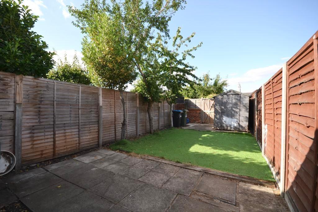 3 Bedroom Terraced for Sale in Newport Pagnell, MK16 0ED