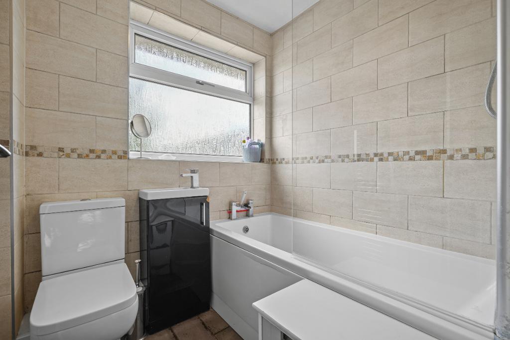 3 Bedroom End Terraced for Sale in Milton Keynes, MK3 7NX