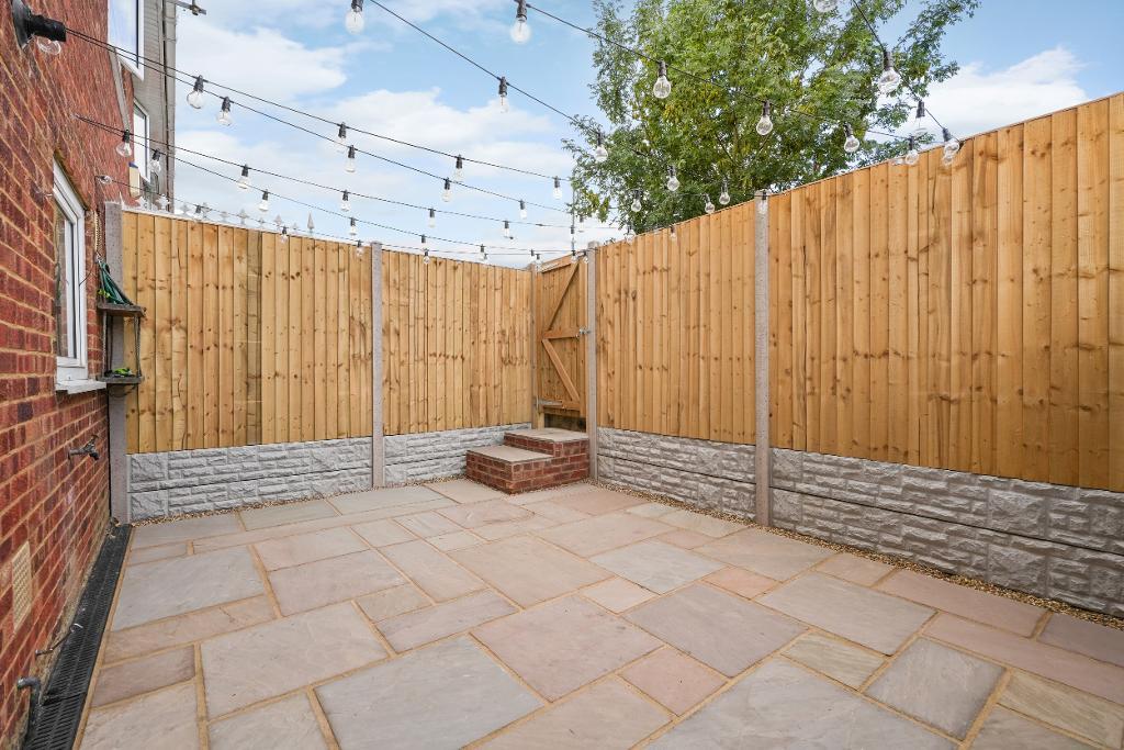 3 Bedroom End Terraced for Sale in Milton Keynes, MK3 7NX