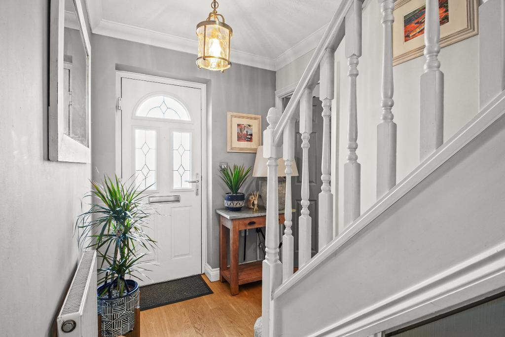 4 Bedroom Semi-Detached for Sale in Milton Keynes, MK4 4EY
