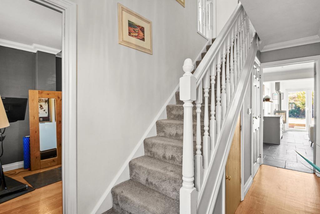 4 Bedroom Semi-Detached for Sale in Milton Keynes, MK4 4EY