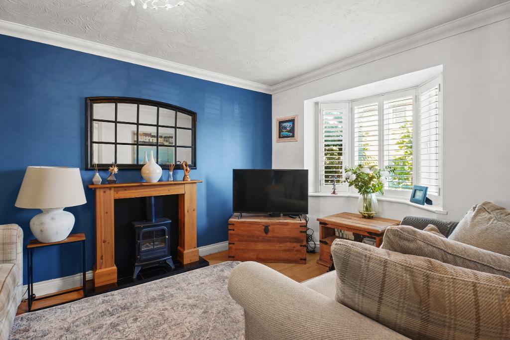 4 Bedroom Semi-Detached for Sale in Milton Keynes, MK4 4EY