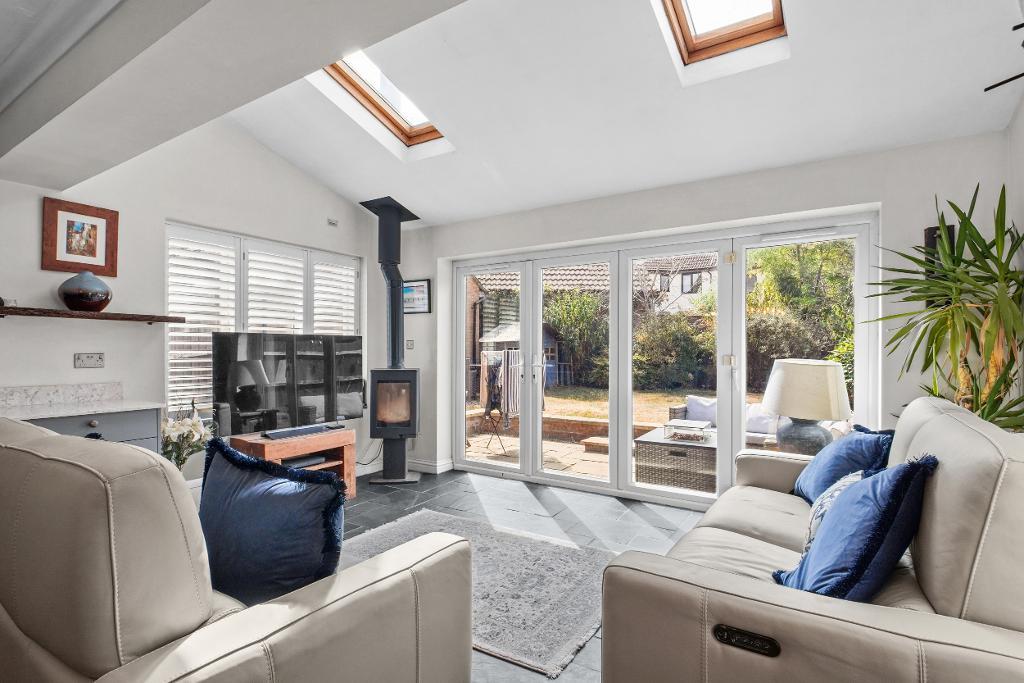 4 Bedroom Semi-Detached for Sale in Milton Keynes, MK4 4EY