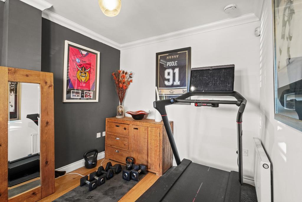 4 Bedroom Semi-Detached for Sale in Milton Keynes, MK4 4EY