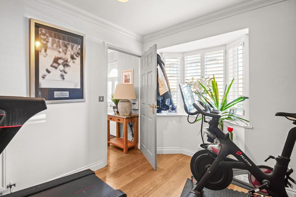 4 Bedroom Semi-Detached for Sale in Milton Keynes, MK4 4EY