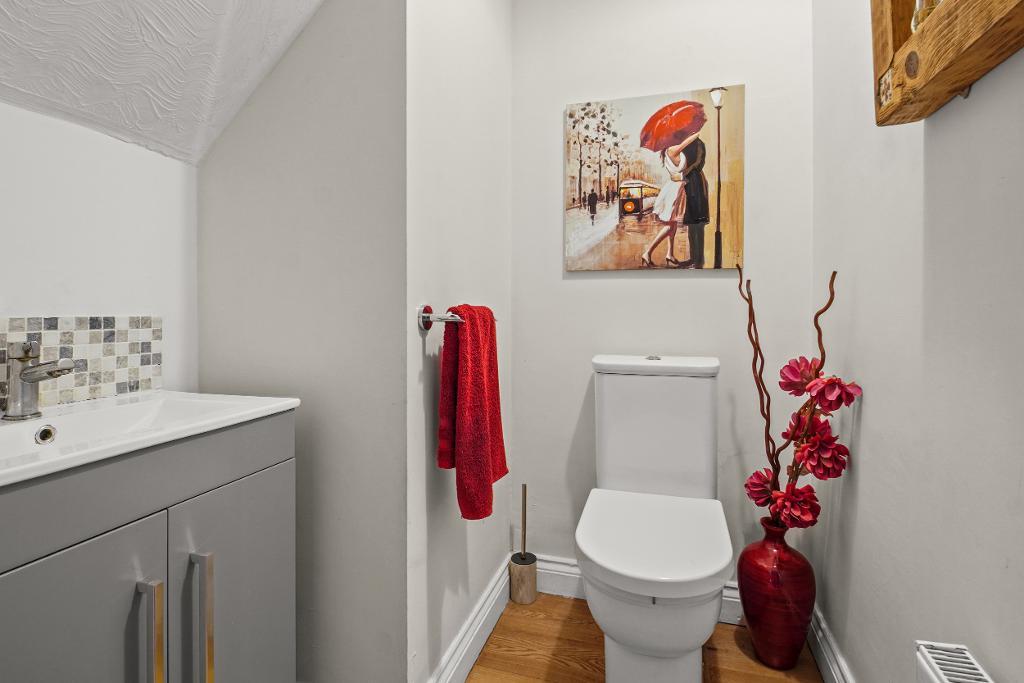 4 Bedroom Semi-Detached for Sale in Milton Keynes, MK4 4EY