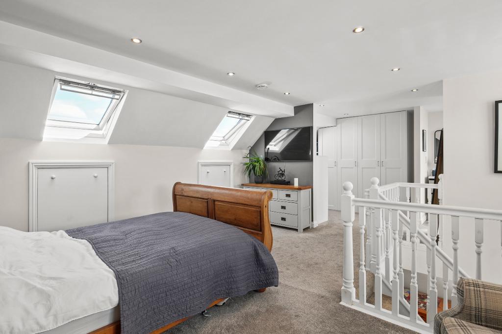 4 Bedroom Semi-Detached for Sale in Milton Keynes, MK4 4EY