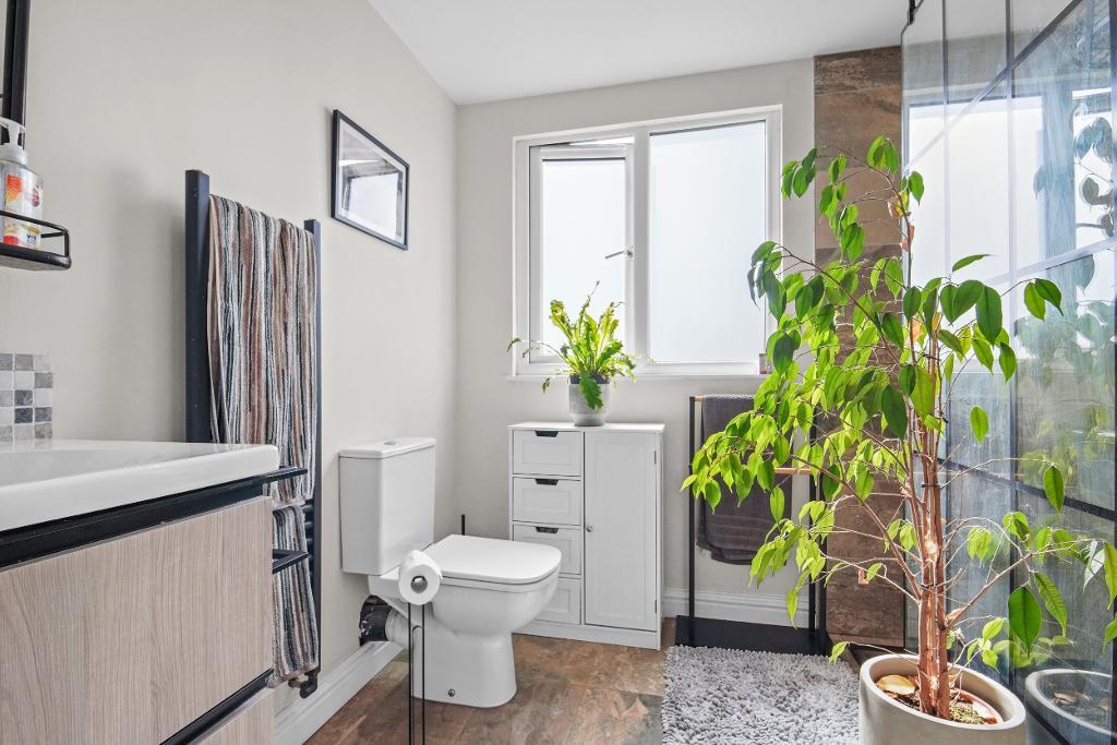 4 Bedroom Semi-Detached for Sale in Milton Keynes, MK4 4EY