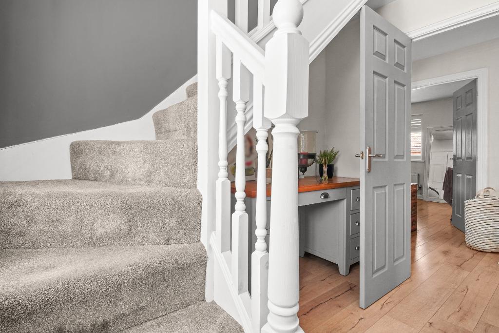 4 Bedroom Semi-Detached for Sale in Milton Keynes, MK4 4EY
