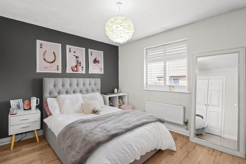 4 Bedroom Semi-Detached for Sale in Milton Keynes, MK4 4EY