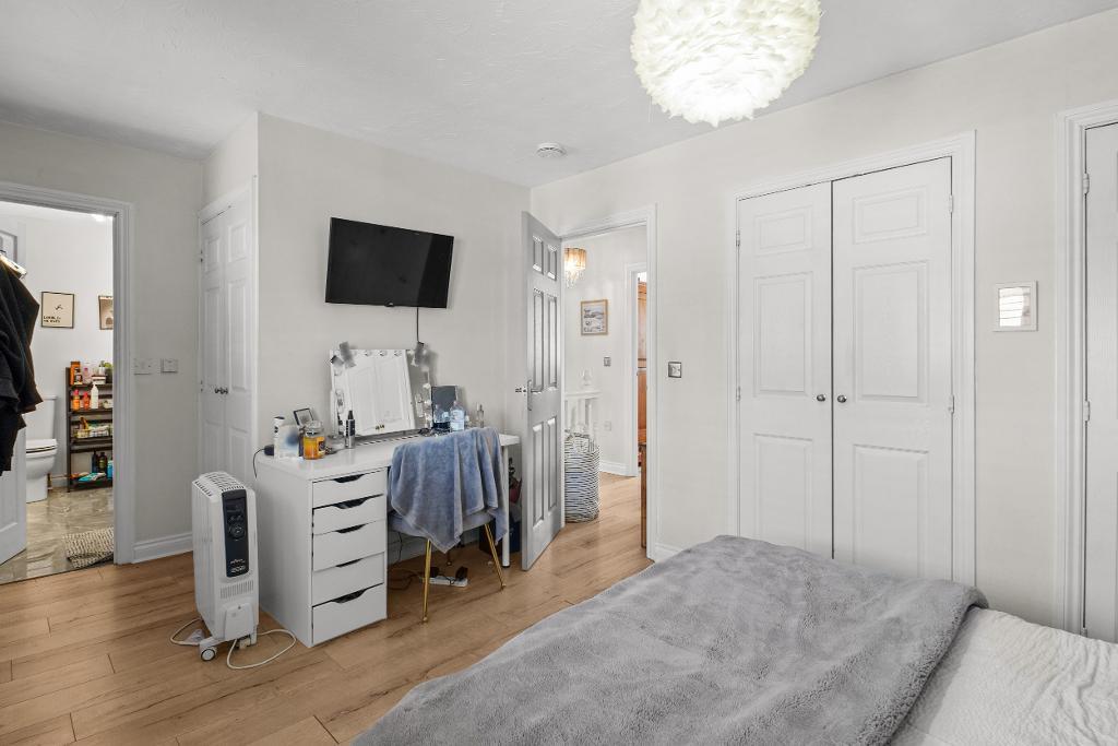 4 Bedroom Semi-Detached for Sale in Milton Keynes, MK4 4EY