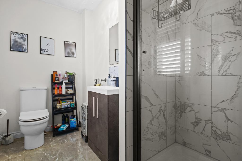 4 Bedroom Semi-Detached for Sale in Milton Keynes, MK4 4EY
