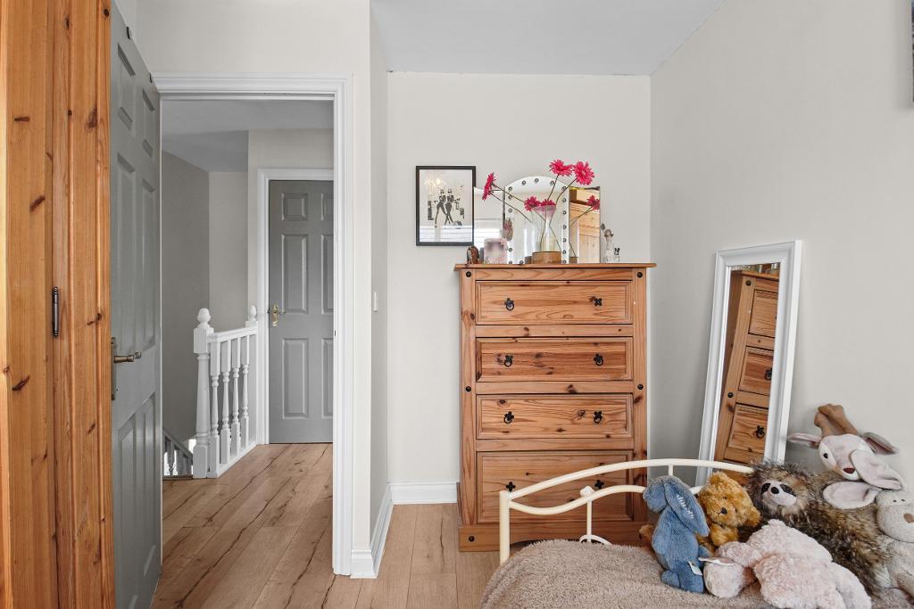 4 Bedroom Semi-Detached for Sale in Milton Keynes, MK4 4EY