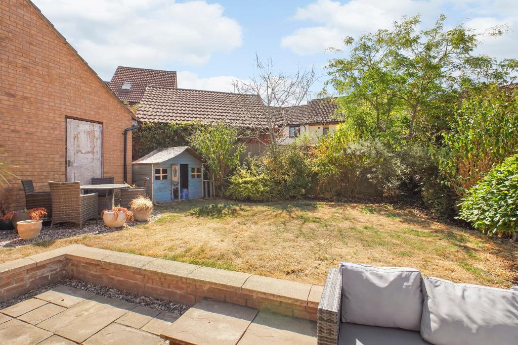 4 Bedroom Semi-Detached for Sale in Milton Keynes, MK4 4EY