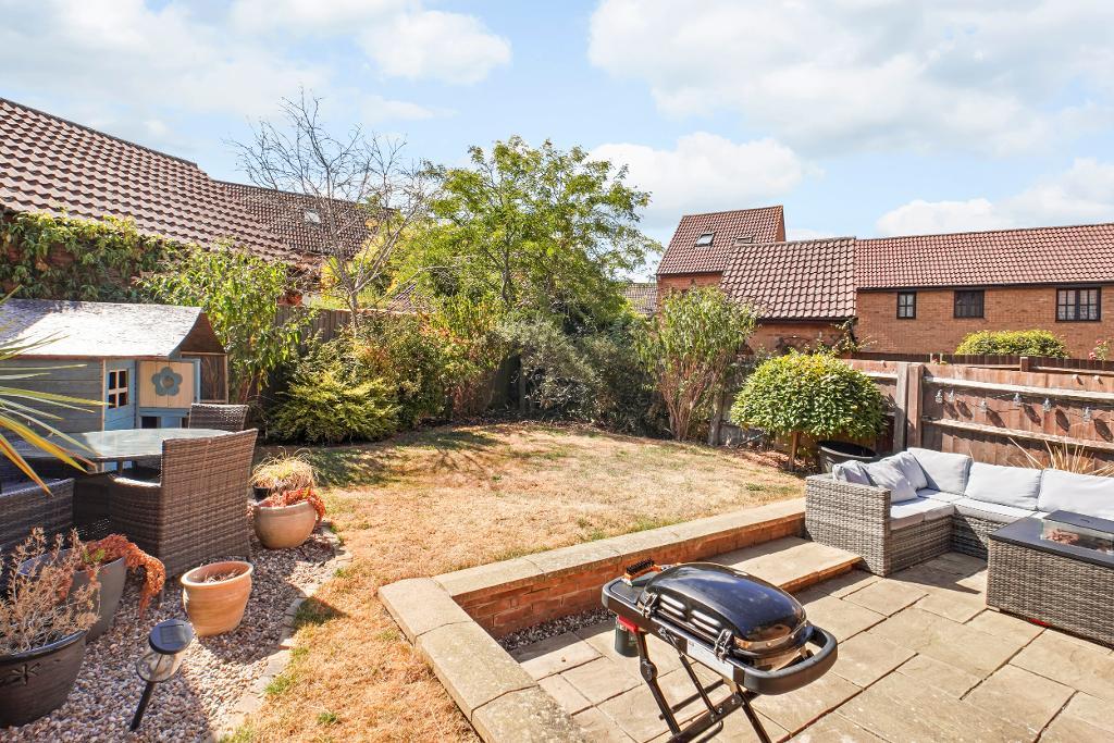 4 Bedroom Semi-Detached for Sale in Milton Keynes, MK4 4EY