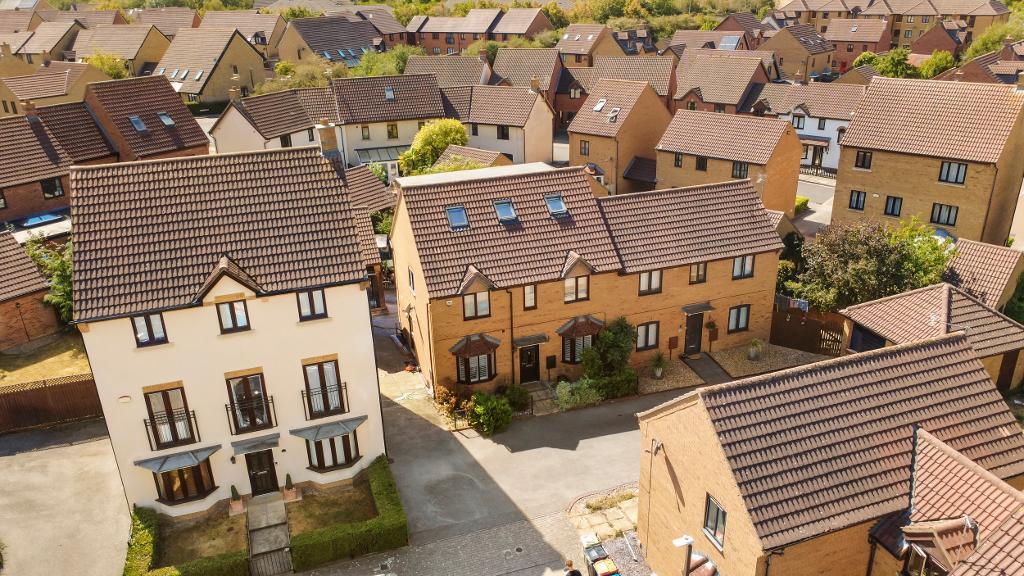 4 Bedroom Semi-Detached for Sale in Milton Keynes, MK4 4EY