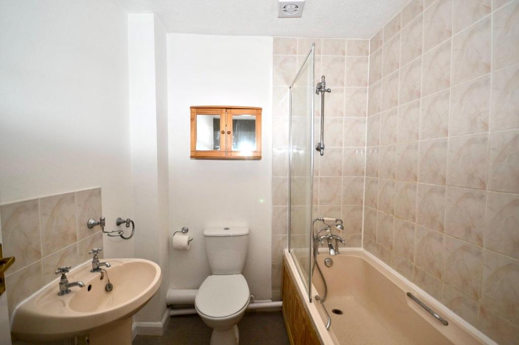 2 Bedroom Terraced to Rent in Milton Keynes, MK4 2JG