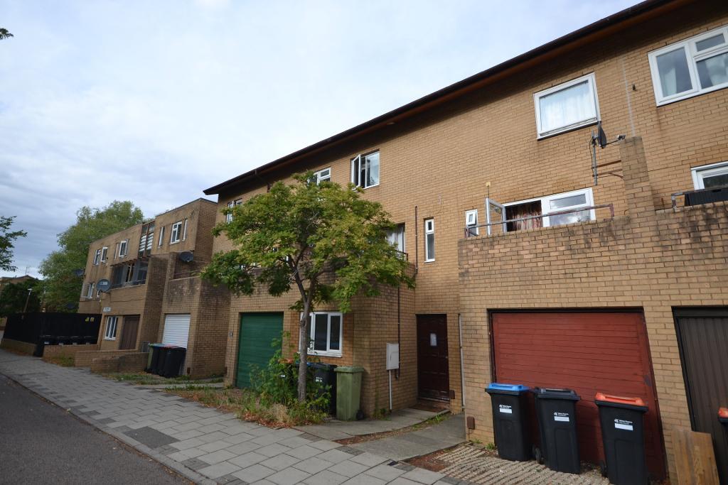 4 Bedroom Terraced for Sale in Milton Keynes, MK6 2DN