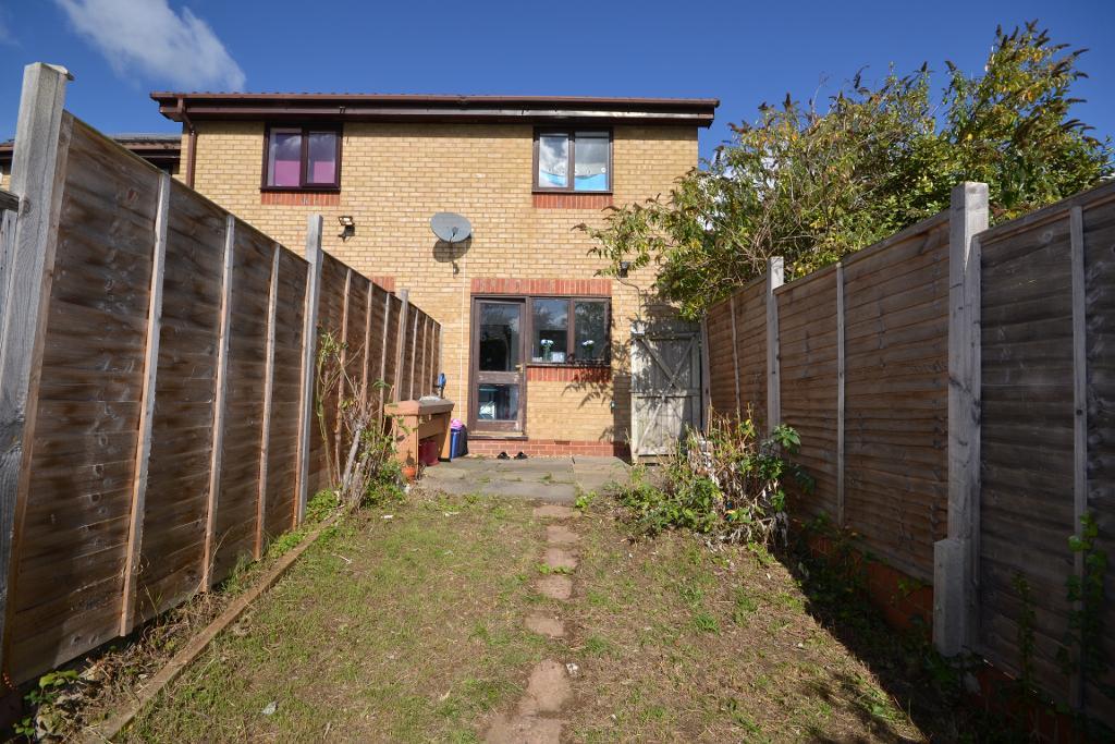 2 Bedroom Semi-Detached to Rent in Milton Keynes, MK7 7LH