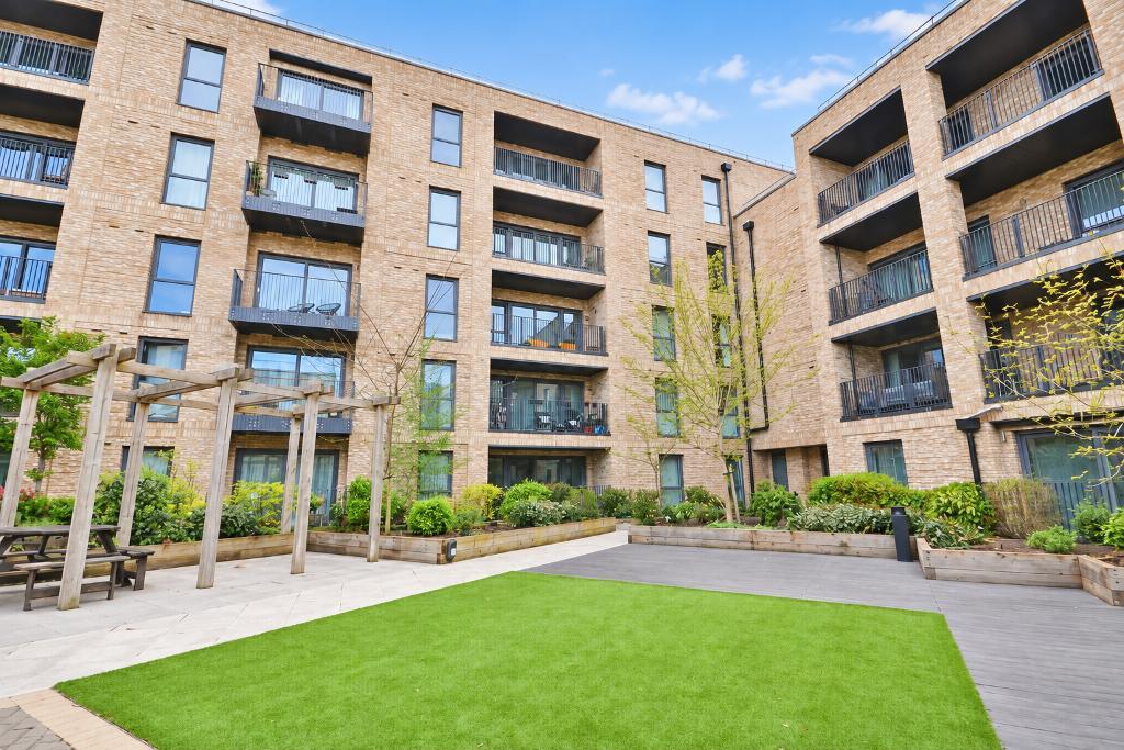 1 Bedroom Flat for Sale in Milton Keynes, MK9 4BQ
