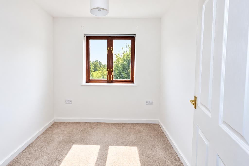 3 Bedroom Terraced for Sale in Milton Keynes, MK4 3HB
