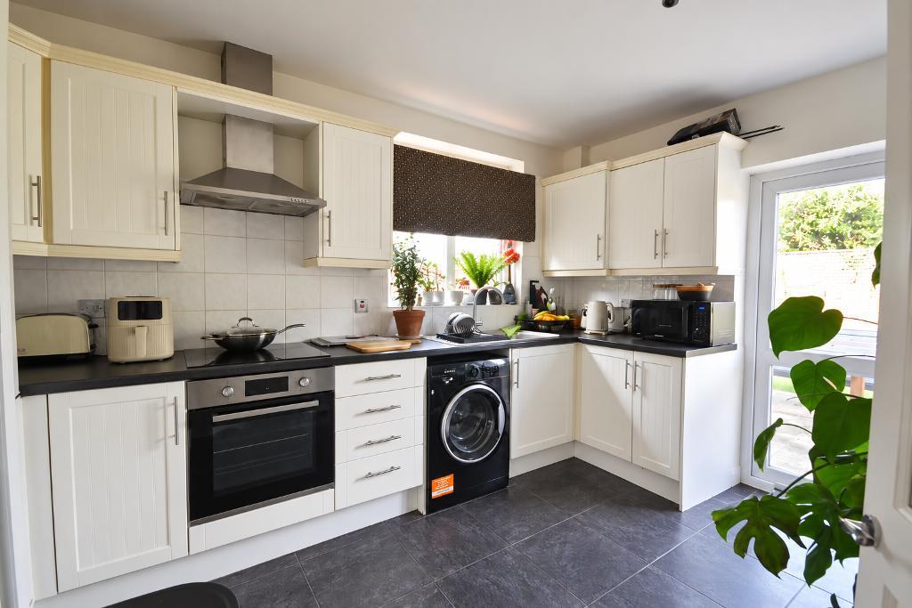 2 Bedroom Detached Bungalow for Sale in Milton Keynes, MK3 6BY