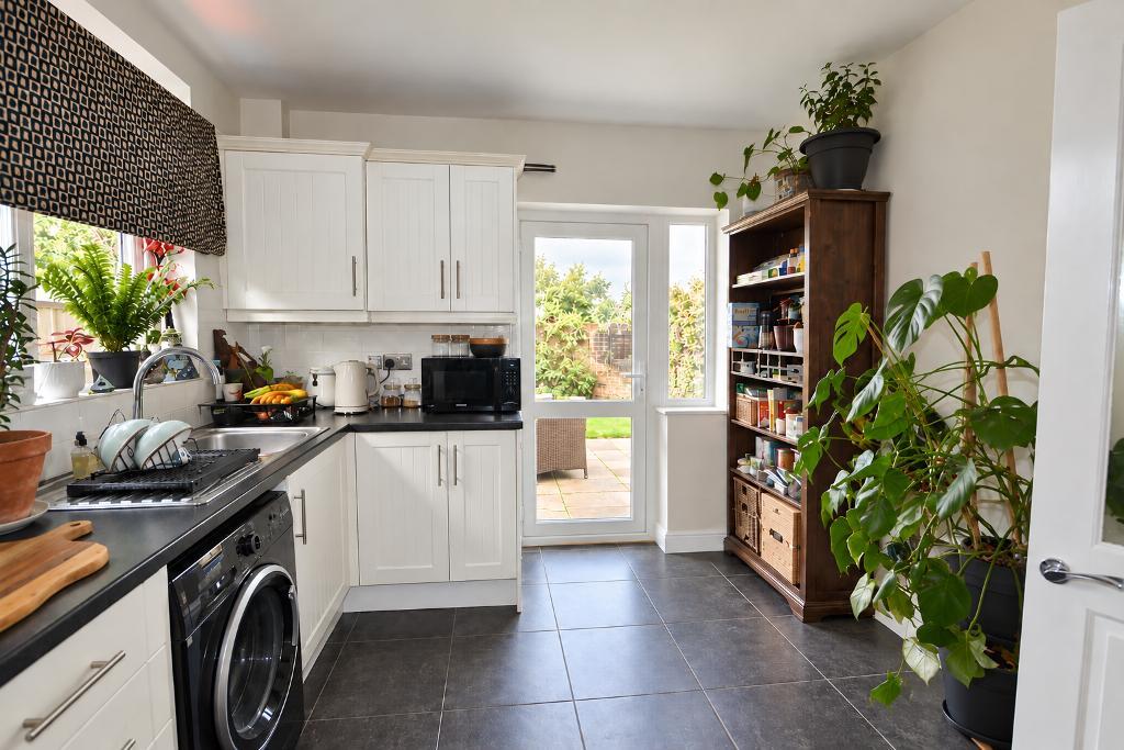 2 Bedroom Detached Bungalow for Sale in Milton Keynes, MK3 6BY