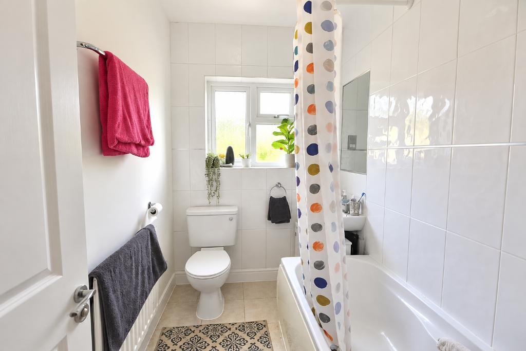 2 Bedroom Detached Bungalow for Sale in Milton Keynes, MK3 6BY