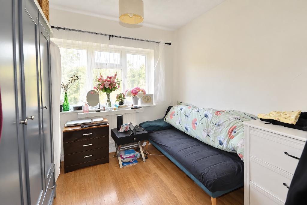2 Bedroom Detached Bungalow for Sale in Milton Keynes, MK3 6BY