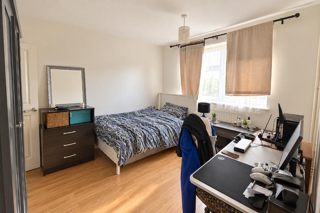 2 Bedroom Detached Bungalow for Sale in Milton Keynes, MK3 6BY