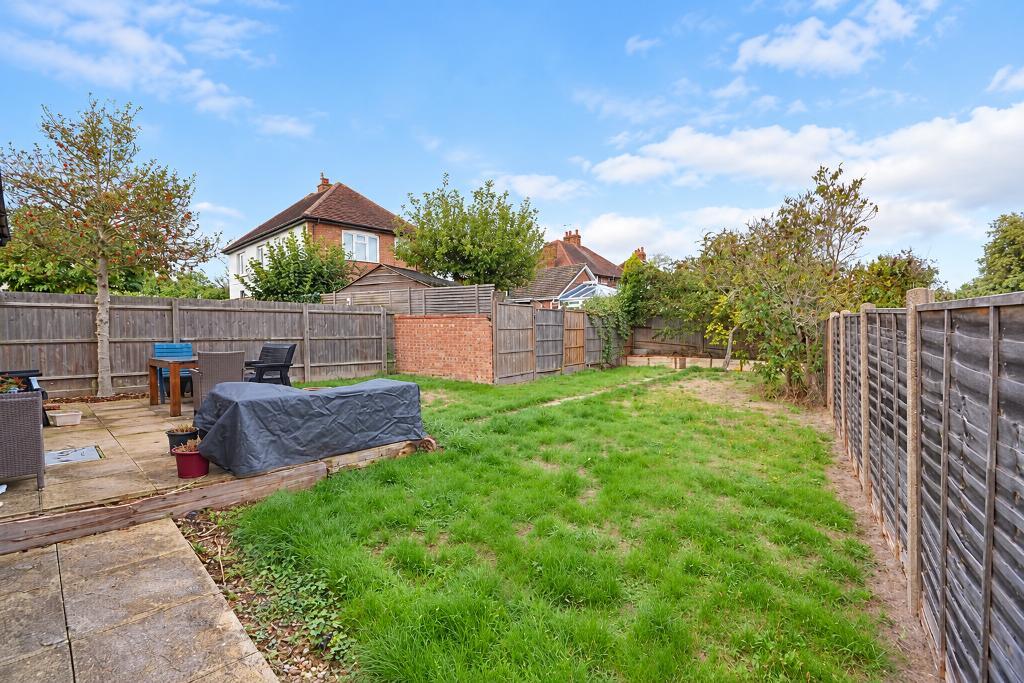 2 Bedroom Detached Bungalow for Sale in Milton Keynes, MK3 6BY