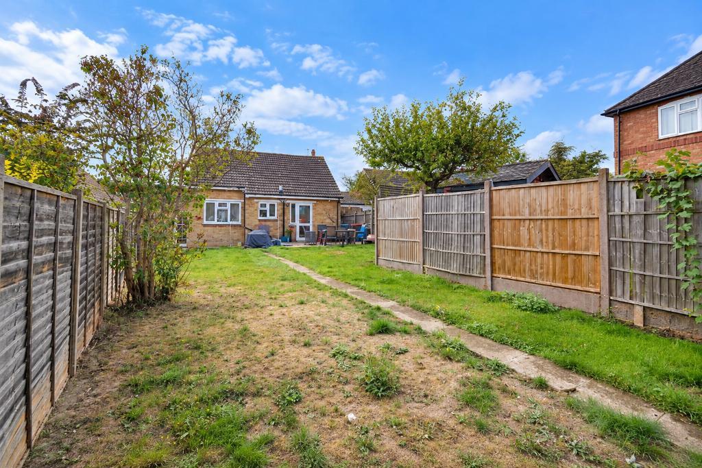 2 Bedroom Detached Bungalow for Sale in Milton Keynes, MK3 6BY