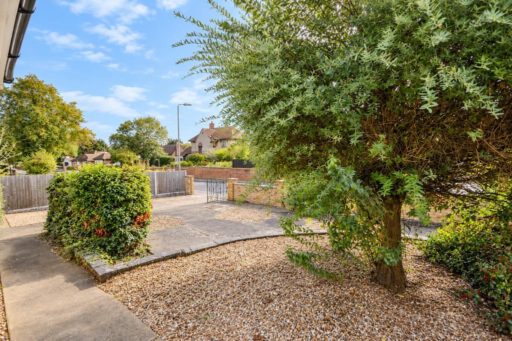 2 Bedroom Detached Bungalow for Sale in Milton Keynes, MK3 6BY