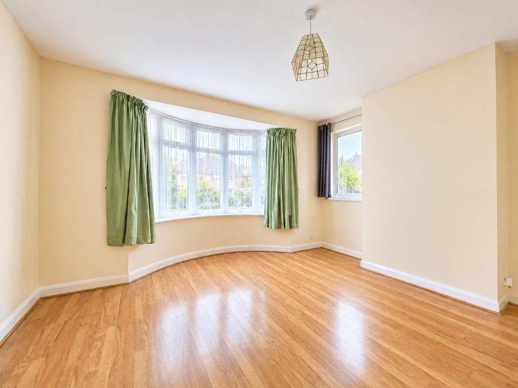 2 Bedroom Detached Bungalow for Sale in Milton Keynes, MK3 6BY