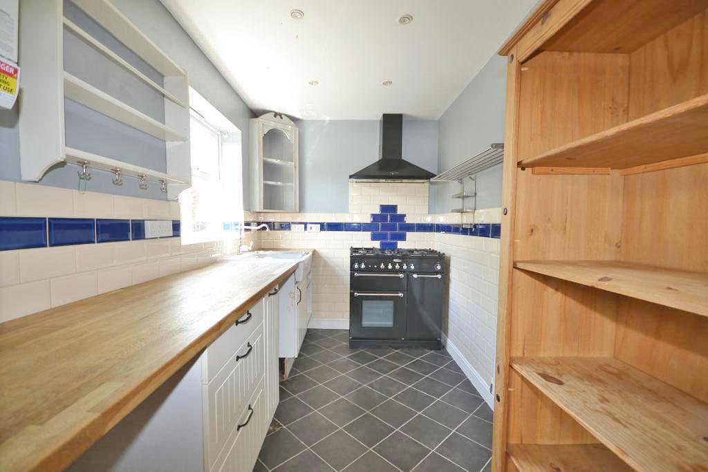 5 Bedroom Terraced for Sale in Milton Keynes, MK4 4EE