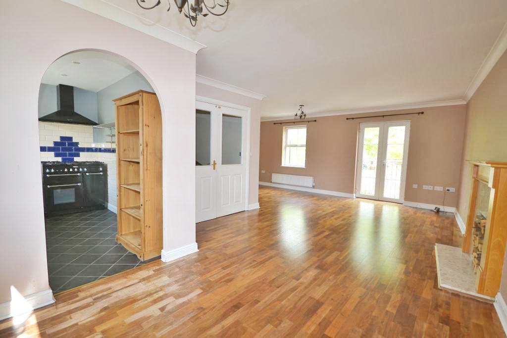 5 Bedroom Terraced for Sale in Milton Keynes, MK4 4EE
