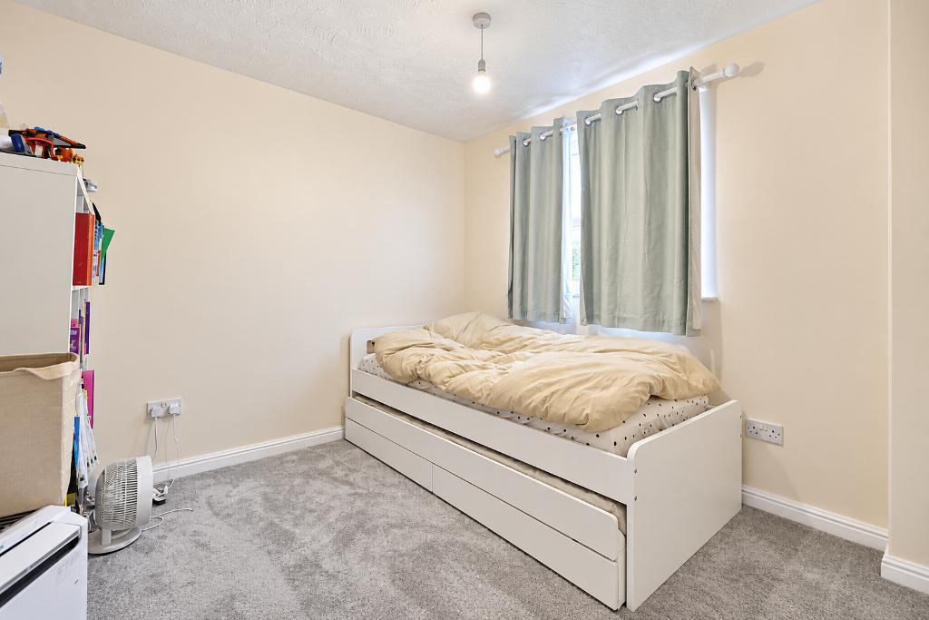 4 Bedroom Detached for Sale in Milton Keynes, MK10 9DG