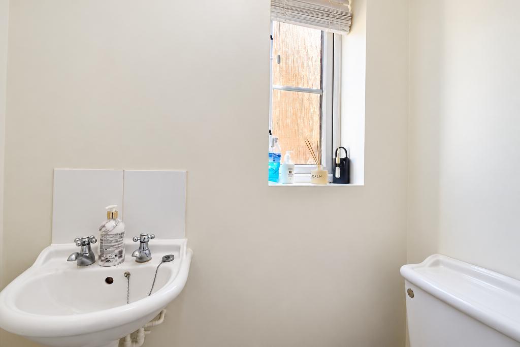 4 Bedroom Detached for Sale in Milton Keynes, MK10 9DG