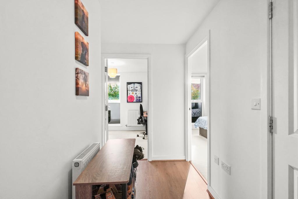 2 Bedroom Flat for Sale in Milton Keynes, MK17 7AJ