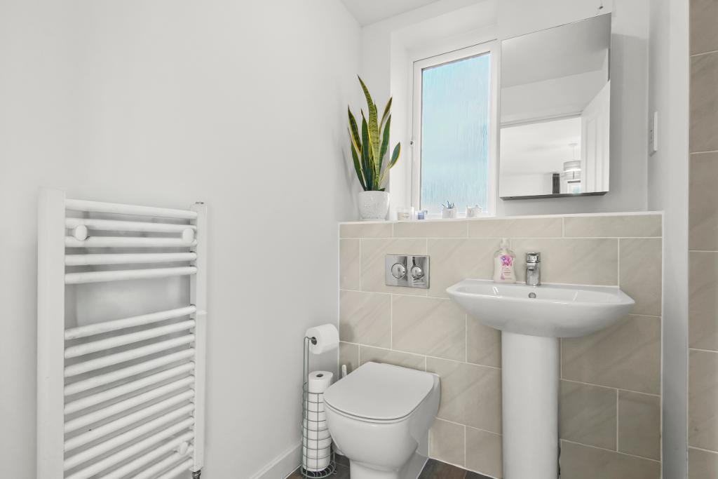 2 Bedroom Flat for Sale in Milton Keynes, MK17 7AJ