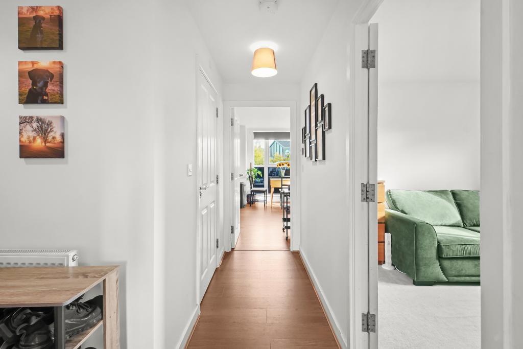 2 Bedroom Flat for Sale in Milton Keynes, MK17 7AJ