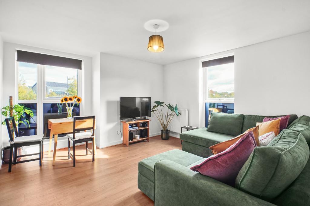 2 Bedroom Flat for Sale in Milton Keynes, MK17 7AJ