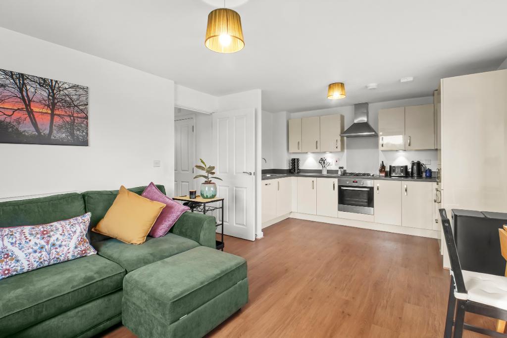 2 Bedroom Flat for Sale in Milton Keynes, MK17 7AJ
