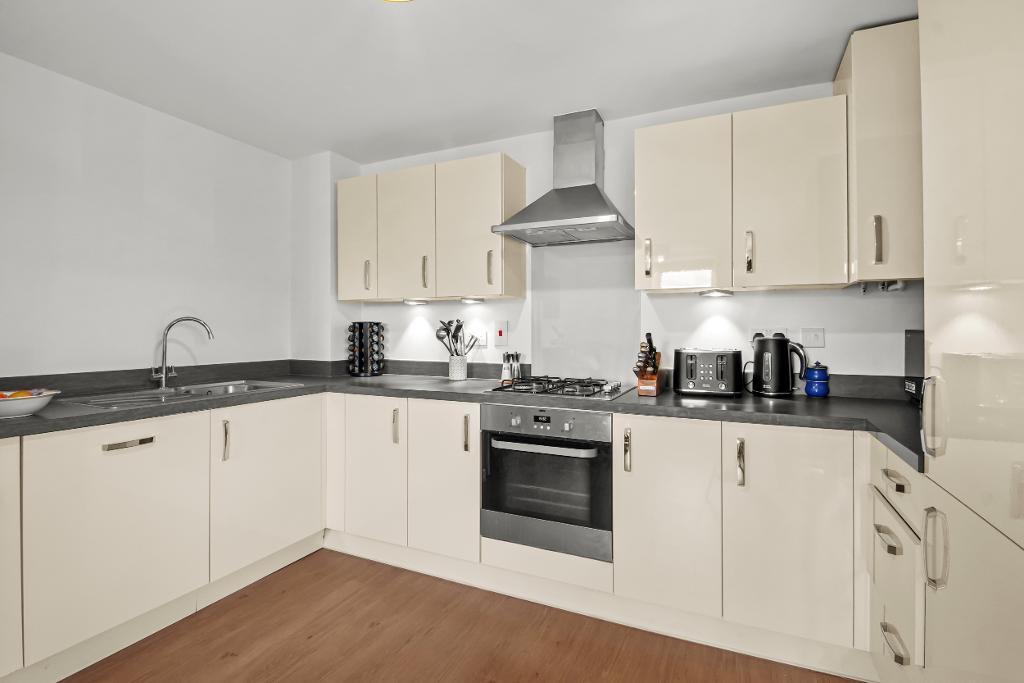 2 Bedroom Flat for Sale in Milton Keynes, MK17 7AJ