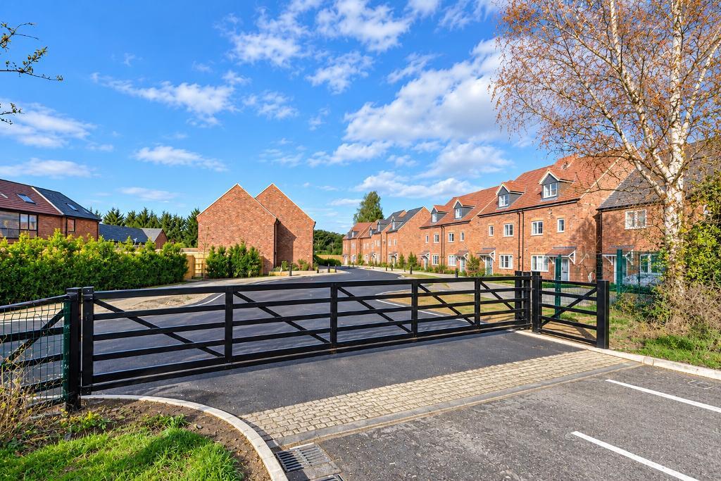 4 Bedroom Semi-Detached for Sale in Milton Keynes, MK17 8AU