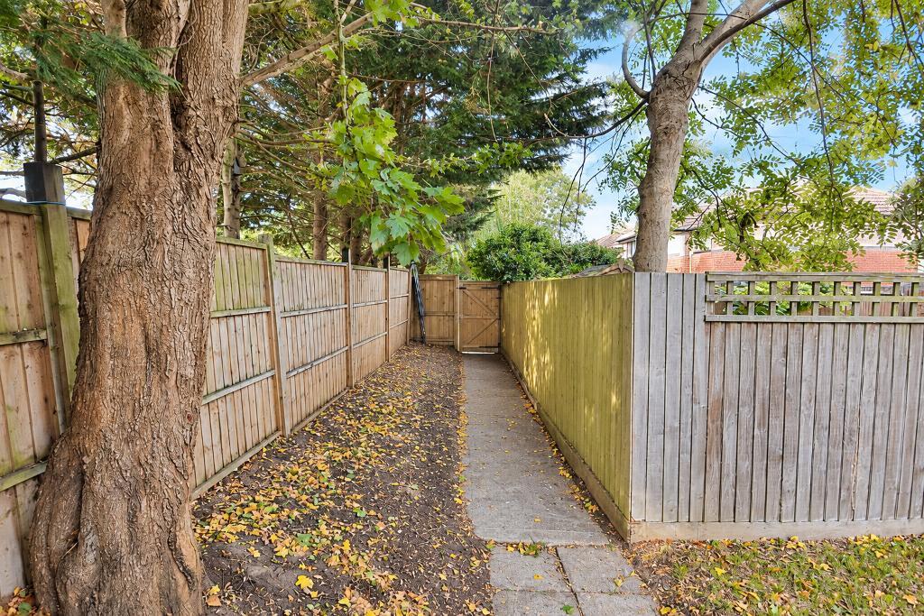 3 Bedroom Terraced for Sale in Milton Keynes, MK5 8ER